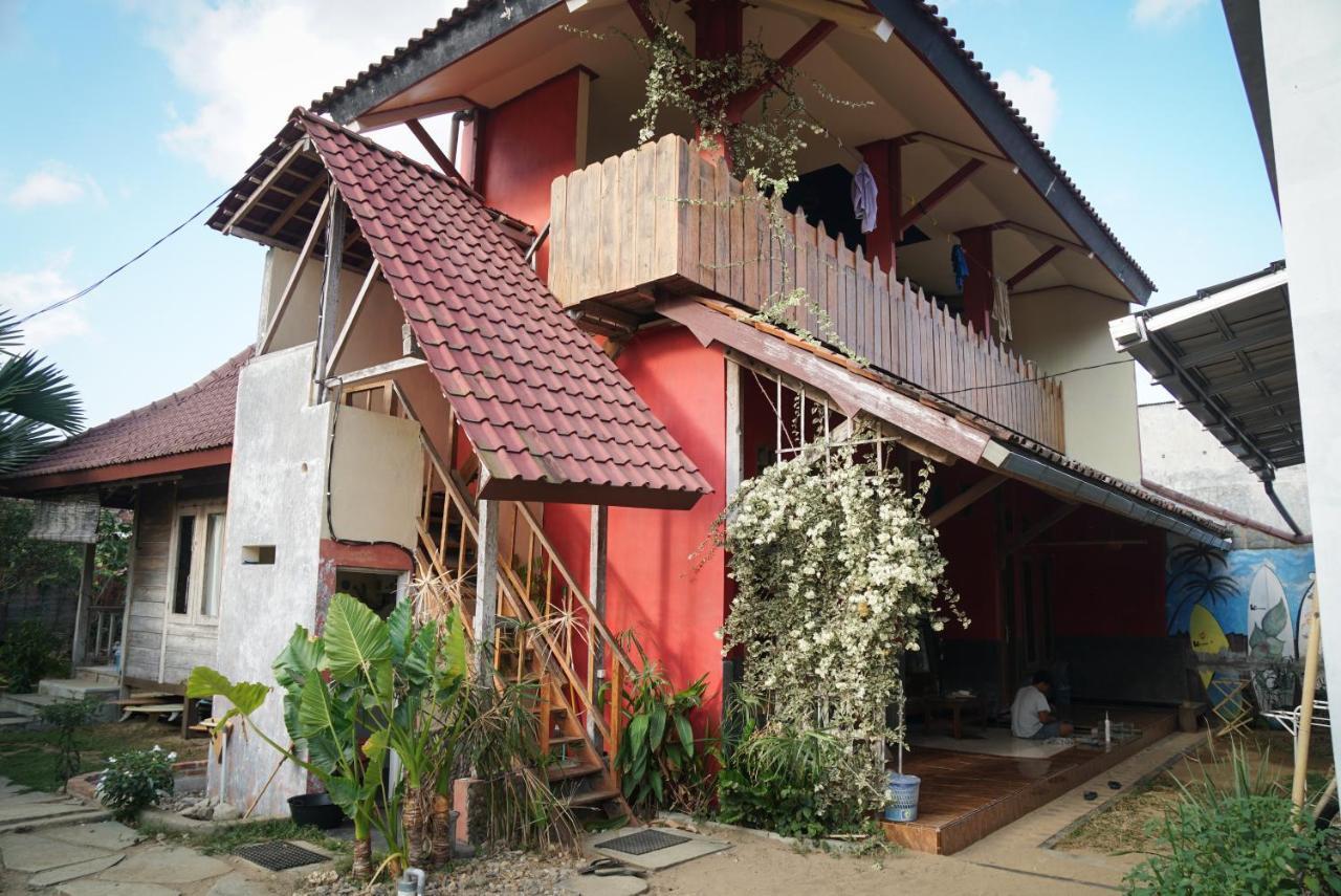 Apartamento Harry'S Ocean House Pacitan Exterior foto